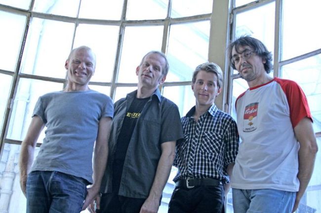 Les-Soucoupes-Violentes-AttendreAuPire